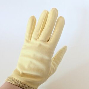 Vintage Pale Yellow Dainty Coquette Gloves Tea Party Wrist Length Easter